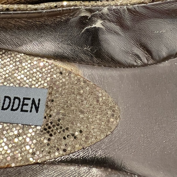Steve Madden Women’s Gold P-Heaven Round Toe Flats - Picture 4 of 8